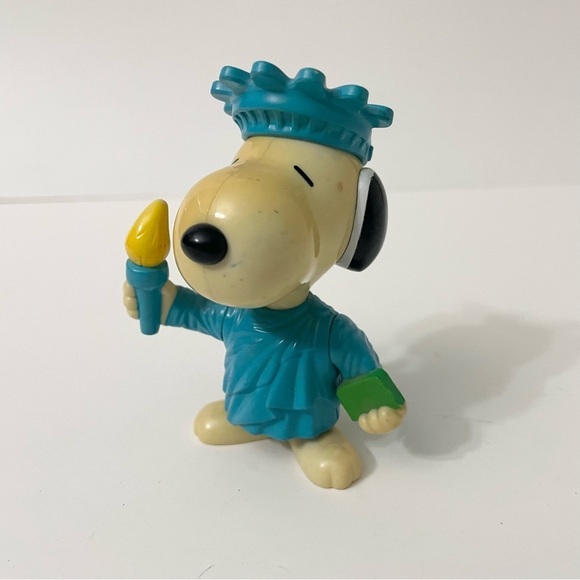 Vintage Snoopy World Tour USA Statue of Liberty Snoopy Figure - Picture 14 of 14
